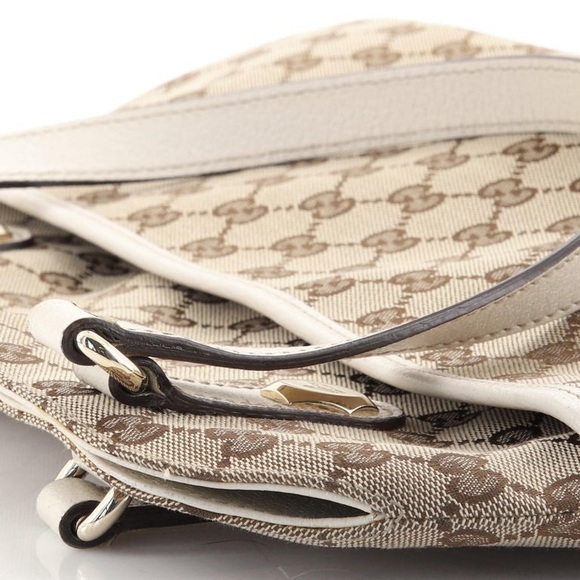 Authentic Gucci Shoulder Bag in Canvas - Picture 14 of 16